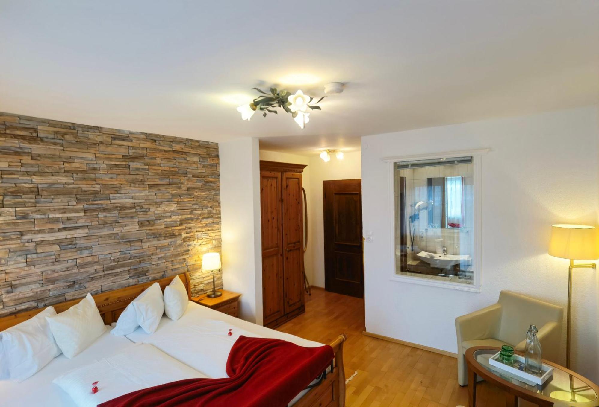 Hotel Kaerntnerhof & 3